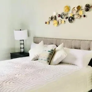 Apartment The Hamptons Vacational In New Kingston., Kingston
